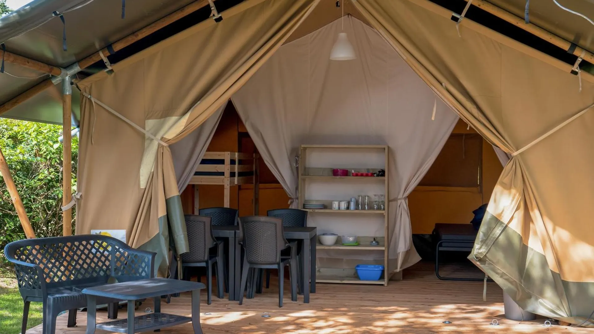 אוהל מפואר רוקמאדור Camping Le Roc